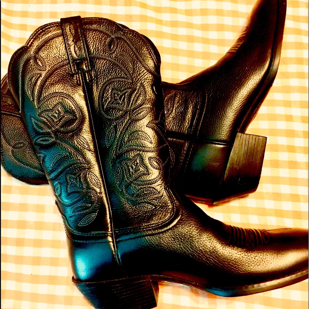 Brand new Ariat boots, black, no zipper, pull on